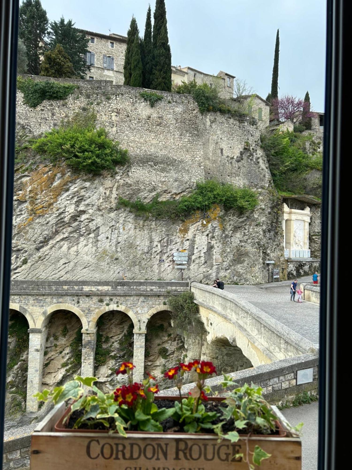 La Maison Du Pont Romain Vaison-la-Romaine Buitenkant foto